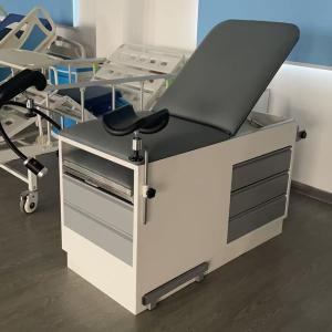 China Couch d' examen OB / GYN stockage intégré distributeur de papier réglable à pédale supplier