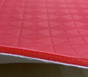 China 10 mm 20 mm 30 mm Absorvedor de choque de grama artificial / Revestimento de grama sintética para campo desportivo supplier