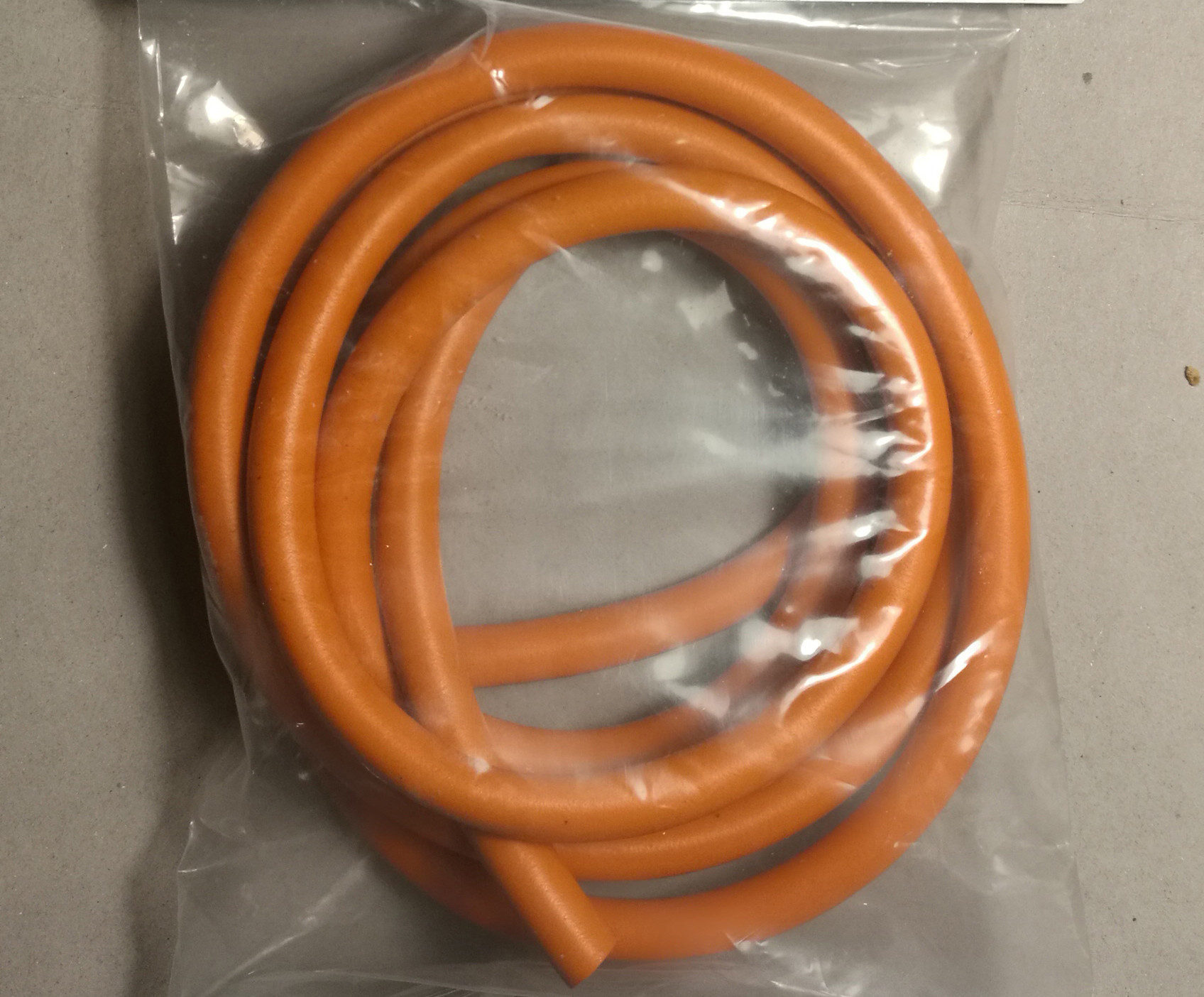 China tuyau en caoutchouc 2m I/D:1/4, O/D:3/8 Outils de plomberie caoutchouc naturel pour manomètre Stand-up U Gauge, 3 voies de test de pression Tee supplier