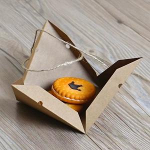 Kraft paper triangular pyramid, European style biodegradable paper food packaging box, creative pastry box