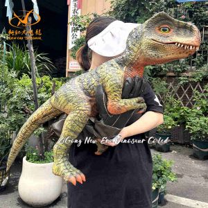 China Tamaño personalizado Bebé Dinosaurio Muñeco de mano verde T Rex para espectáculo de escenario y jardín wholesale
