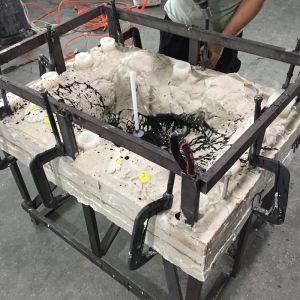 China La grande par injection de réaction moulage la finition extérieure de ébavurage matérielle d'unité centrale de polyuréthane de pièces wholesale