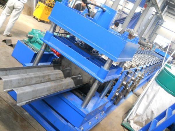 Highway Fence Cold Bending Roll Forming Machine Use 5 Rollers Leveling Hole