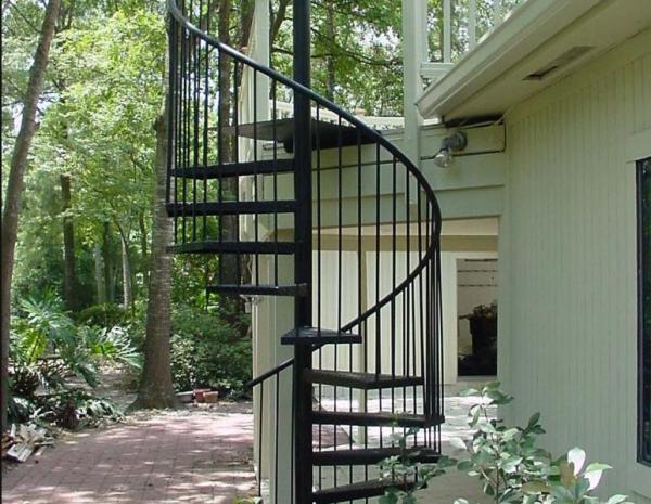 Wood/Metal Custom Spiral Staircase Custom With Stainless Balustrade Outdoor