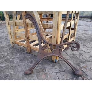 China Fashion Vintage Antique Wrought Iron Bench Seat Ends For White Patio Bench supplier