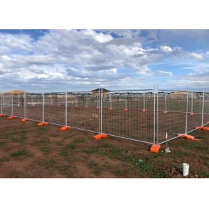 China Métal provisoire démontable de chantier de construction le 2.1m haut clôturant l'immersion chaude de panneaux a galvanisé supplier