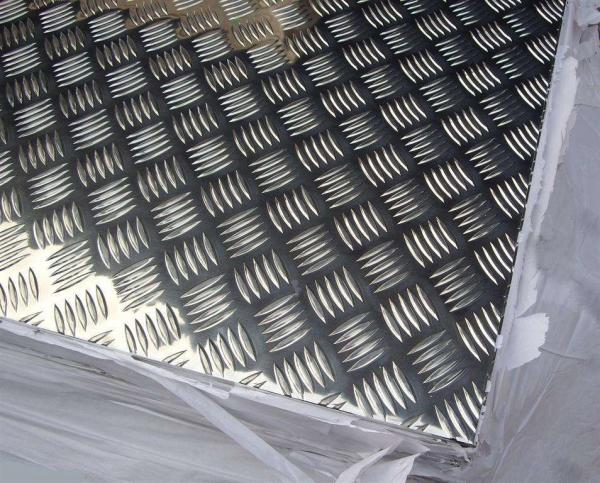 Anti - Pollutant Diamond Tread Aluminum Sheet , Aluminium Chequer Plate Sheet