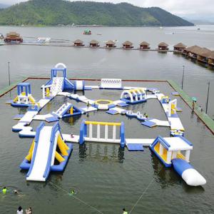 China patio flotante inflable del agua de la lona del PVC de 0.9m m para el centro turístico supplier