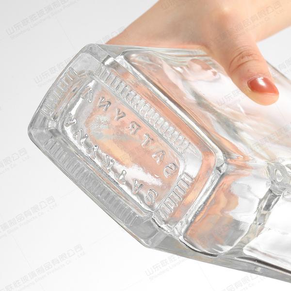 Customized Bottle Color Whisky Liquor and Wine Square Glass Bottle with Cap in Custom Size