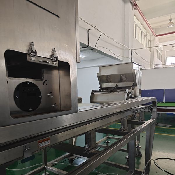 乾燥ニンジンダイスAI選別機光学式カラーソーター