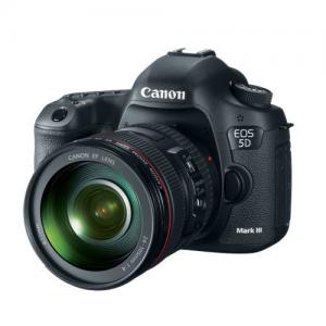 A câmera completa de Digitas SLR do quadro do EOS 5D Mark III de Canon com 24-105mm EF É lente