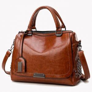 China Retro Rivet Oil Wax Leather Womens Tote Bags supplier