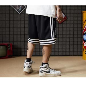 China Niche Trend Striped Men Streetwear Shorts Breathable Spandex Basketball Pants supplier