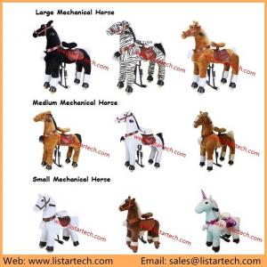 Le cheval bourré câlin badine des jouets, le cheval d'équitation mécanique de jouets, cheval antique de jouet pour l'enfant