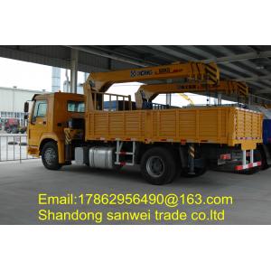 China Sinotruk HOWO 4x2 5 Ton Crane Truck , Telescopic Boom Truck Mounted Crane For Lifting supplier