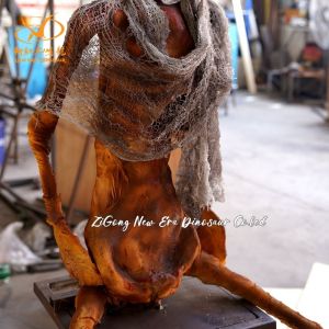 China ハロウィーンのお化け屋敷やテーマパーク用の超リアルなスケルトン小道具 wholesale