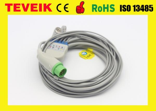 La fábrica Kontron médico K2000 5 de Teveik lleva el cable del monitor paciente