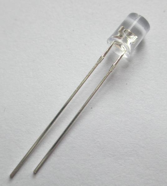 La puissance élevée ultra ambre a mené le type rond de T-1 3/4 de norme de la puce 5mm