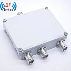 China 1710-2170MHz 2300-2690MHz RF Diplexeur passif Triplexeur Multibande Combiné SMB Femme IP60 supplier