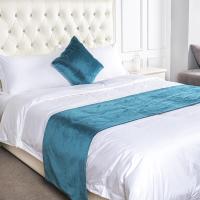 China 2.8m Hotel Queen Size Bed Runner Satin Quilted Bedspread on sale