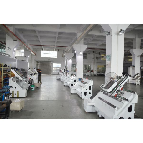 China La machine à tourner à tour CNC avec enroulement de l'axe Y pour l'usinage à distance centroid double de 685 mm supplier