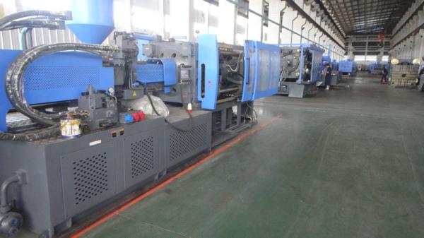 Precision Plastic UPVC / PVC Injection Molding Machine 900T For PP table