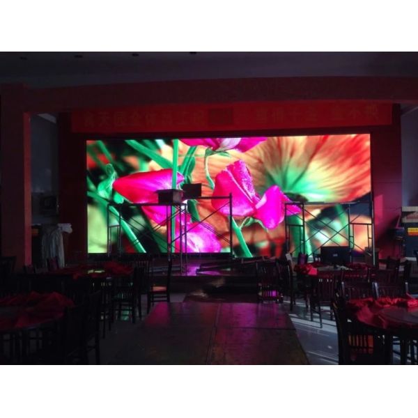 China Structure d'aimant à l'intérieur d'épaisseur courte légère d'écran d'affichage à LED de P4 supplier