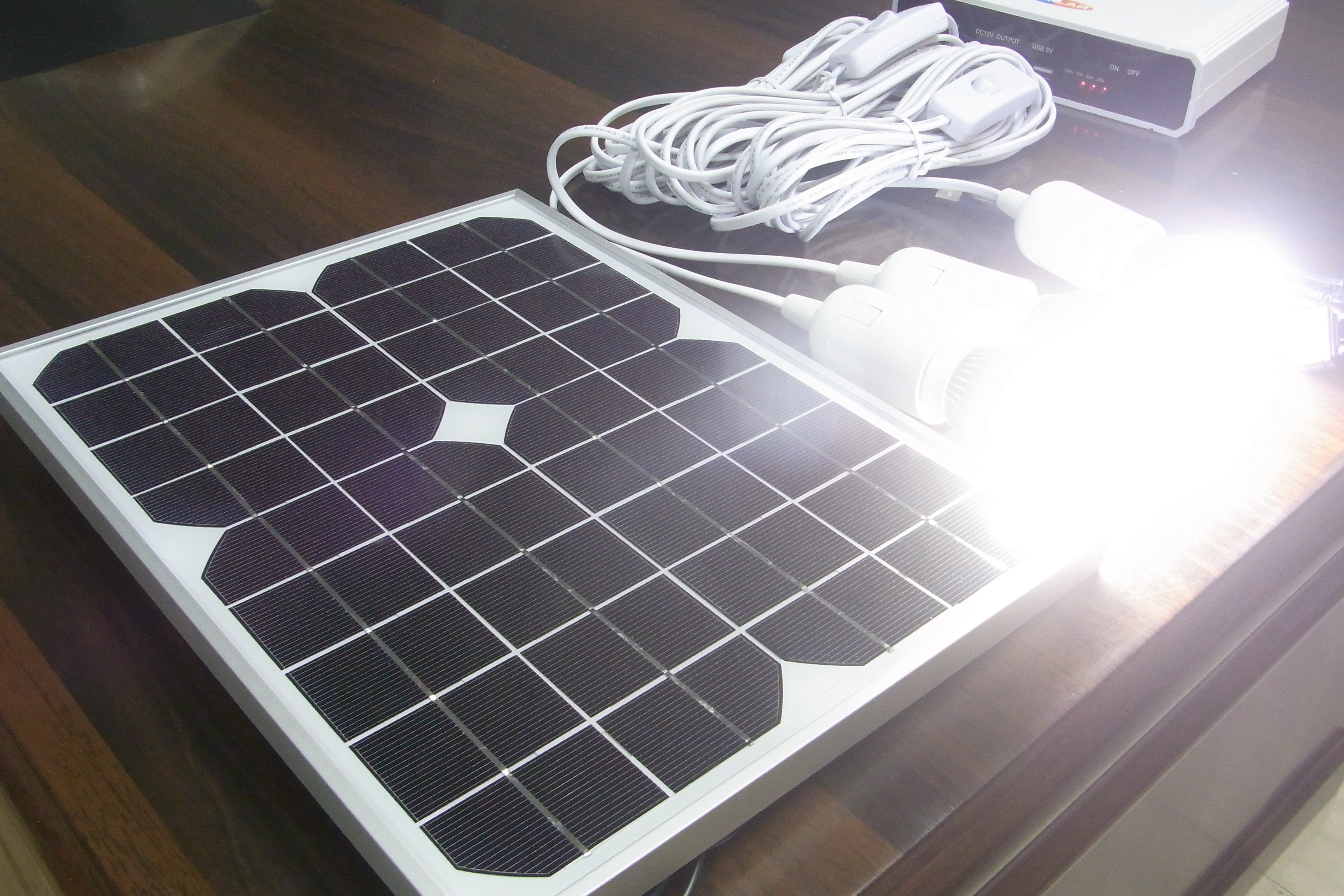 China 5W solar home power system solar energy with 3W LED bulbs black solar home system with lithium battery wholesale