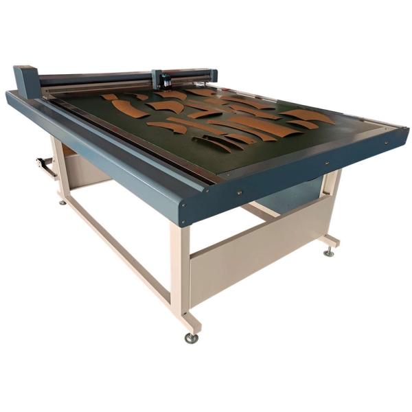 Plotter de corte de inyección de tinta de cama plana con velocidad máxima de 1200 mm/s para cortar patrones con un grosor ≤3 mm