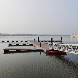 China Diques flotantes bajos de la aleación de aluminio del mantenimiento con la superficie lisa wholesale