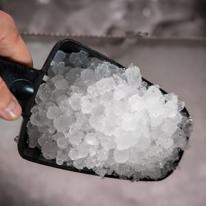 China Large Capcity Nugget Ice Machine, Modular Type Nugget Chewable Ice Machine with Ice Bin for Commercial Use wholesale