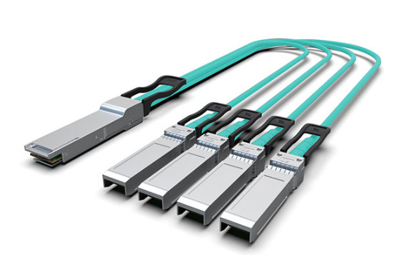 China 40G QSFP+ から 4x10G ブレイクアウト AOC (アクティブ・オプティカルケーブル) ケーブル 7M Qsfp 4x10g Aoc7m supplier