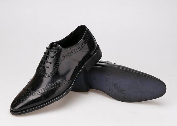 Os calçados casuais do negócio dos homens negros, couro cinzelado de Oxfords