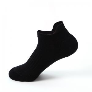 China Bulk Plain Coloured Socks Low Cut Thick Winter Sports Mens Athletic Running Socks supplier
