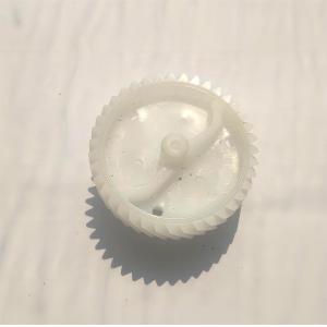 China Molded Helical Precision Plastic Gears M0.8 39 Teeth For Blenders supplier
