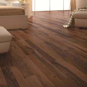 China Actualice su dormitorio con el soporte técnico en línea de Herringbone Engineered Flooring on sale