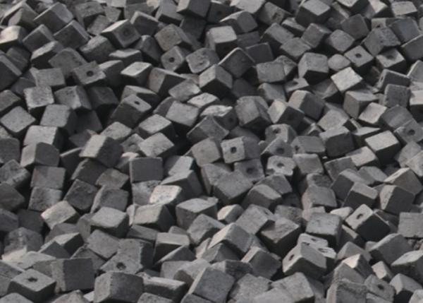 高い反クラッシュの強さの低い灰のコークス、立方形作られたコークス材料
