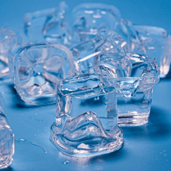 China Commercial Ice Making Machine Air Cooled Full Cube Square Ice Machine Ice Maker 35kg/24h Spraying Type for Cocktail bar wholesale