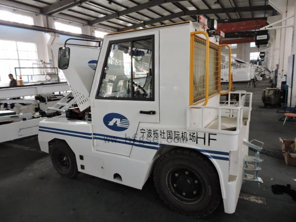 High Power Airport Tow Tractor , Ground Support Equipment Two Tug Linde Fork