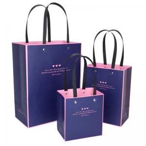 China Recyclable Gorgeous Birthday Gift Paper Bag Promotional In Various Colors supplier