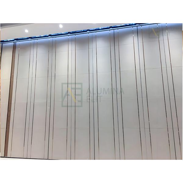 Cloison de séparation en verre trempé à double vitrage avec installation modulaire pour bureaux et salles de conférence