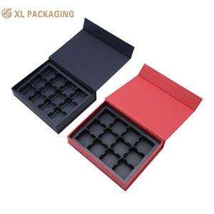 China Caja de regalo de embalaje magnético de chocolate Cajas de regalo de papel kraft rígido con bandeja de plástico wholesale