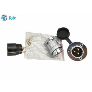 China Tampa protetora contra poeira circular 300V de Pin With Round Flange And do conector 4 da aviação M25 20A supplier