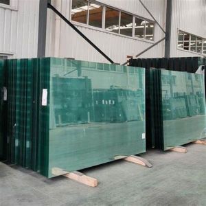 China Verre résidentiel 10 mm 12 mm 15 mm 19 mm Float Glass Sheet Custom Architectural Glass Haute transmission lumineuse Pour fenêtre de porte supplier