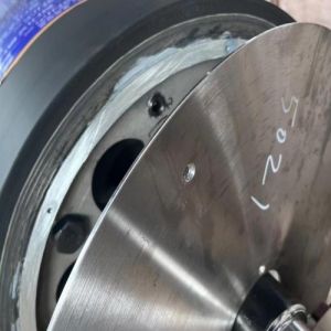 China 45# Roller de contact en fibres de carbone en acier CFRP en caoutchouc EPDM revêtu pour enrouleur et trancheuse à grande vitesse avec un diamètre maximal de 1300 mm et une longueur de 13000 mm supplier