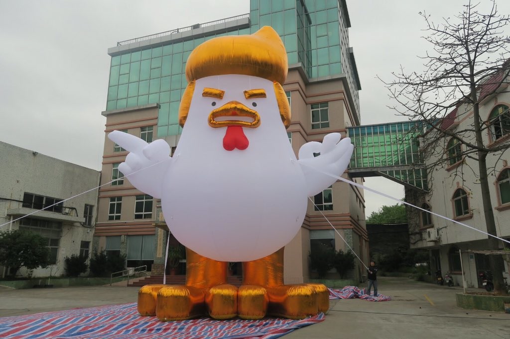 Hotel party event Props and oddities Donald trump imitation rooster statue fiberglass statue ...