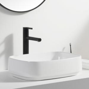 China Cuenca montada en la pared de mármol cerámica hecha a mano de diseño moderno Cuenca de lavado a mano colgada para uso en el baño del hotel supplier