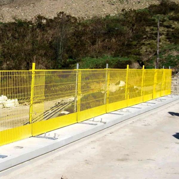 Barrera de protección de bordes ecológica con materiales reciclados para proyectos sostenibles