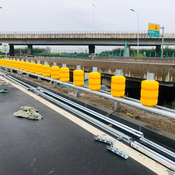 一柱と四列の道路安全保護方法 相互接続型技術を使用する