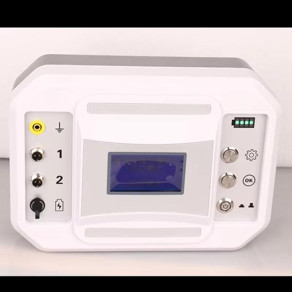 Dispositif de perforation de câble avec double pistolet pour confirmation de câble hors tension par diffusion vocale